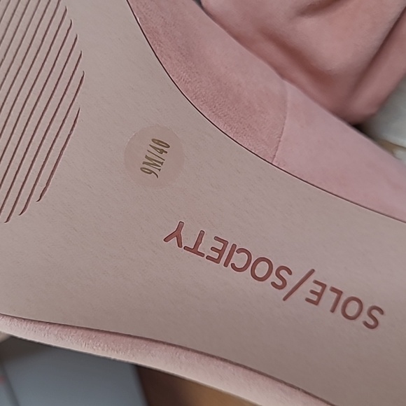 New in box! Sole Society Darbia Womens 9 suede ruffle high heel pump shoes - Picture 7 of 7